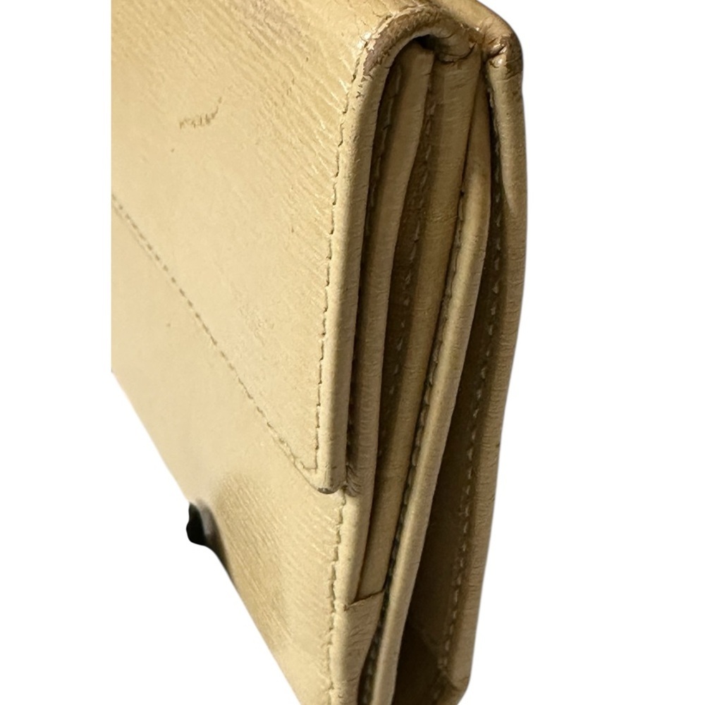 Gucci Tan Wallet with Textured Leather and Metallic Clasp - Picture 3 of 13